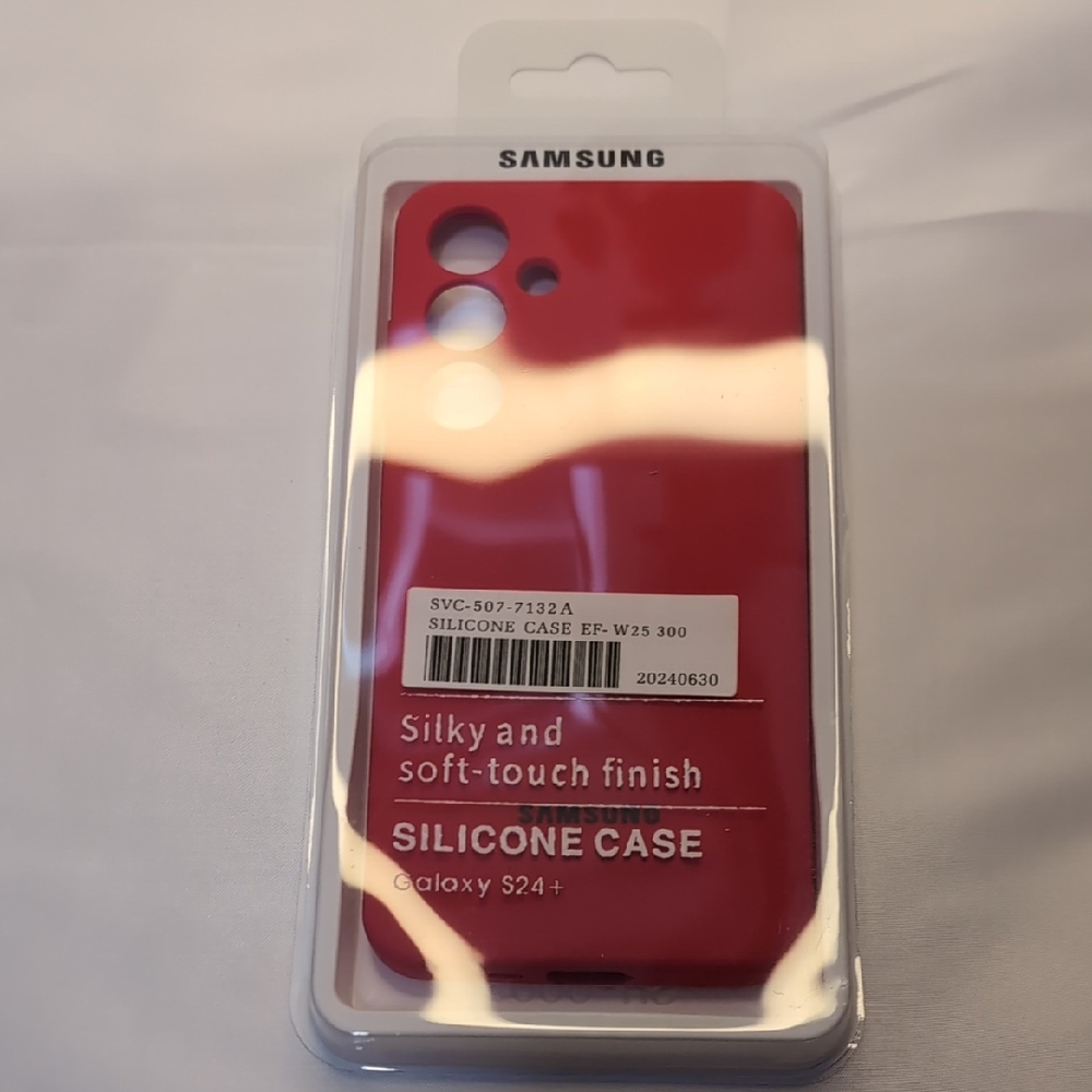 Samsung Galaxy S24+ Vibrant Red Silicone Case